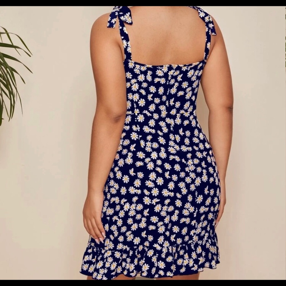Dress - Picture 2 of 3